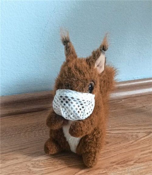 Das erste Objekt zum Corona-Alltag ist ein Eichhörnchen mit Mundschutz, gestiftet vom elfjährigen Malik Akgül. Foto re