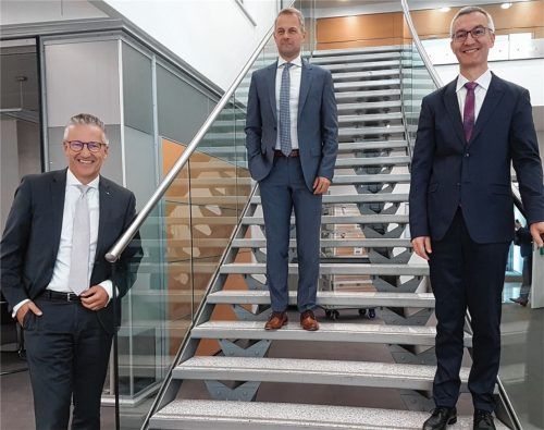 Das Führungstrio der Sparkasse Rosenheim-Bad Aibling: Der neue Vorstandsvorsitzende Karl Göpfert (Mitte) mit seinen Vorstandskollegen Harald Kraus (links) und Stephan Donderer. Foto re