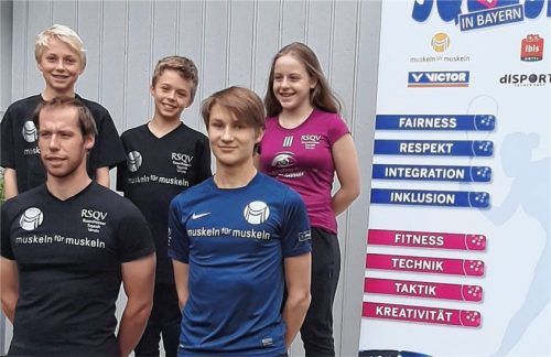 Das nationale Team des Rosenheimer Squash-Vereins: Simon Wanderl, Stefan Wanderl, Hanna Hennig (hinten von links), Trainer Rudi Rohrmüller und Benedikt Friedl (vorne von links).