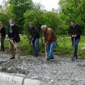 Zum Finale ein Spatenstich