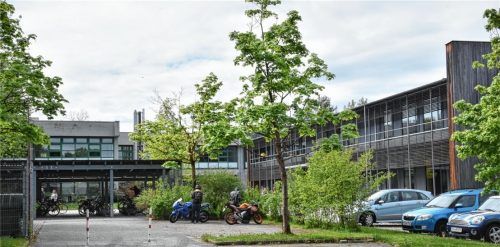 Der Schulbetrieb für Abschlussklassen läuft seit Montag in ganz Bayern wieder. Auch an der FOS/BOS Rosenheim wird wieder unterrichtet. Foto Schlecker