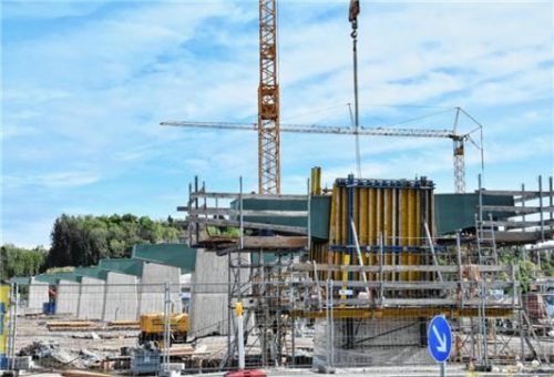 Die Arbeiten an der Aicherparkbrücke werden noch mehrere Monate andauern. Foto Schlecker