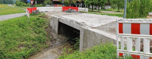 Die Brücke in Sachrang ist für jeglichen Verkehr gesperrt.Foto Rehberg