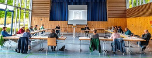 Die Haushaltssitzung 2020 war gleichzeitig die letzte Gemeinderatssitzung der Legislaturperiode. Sie wurde in der Samerberger Halle abgehalten. Foto Nitzsche