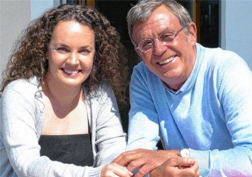 Eigentlich haben sie nichts zu lachen: Yvonne Steiner und Franz Hawlata. Foto Janka