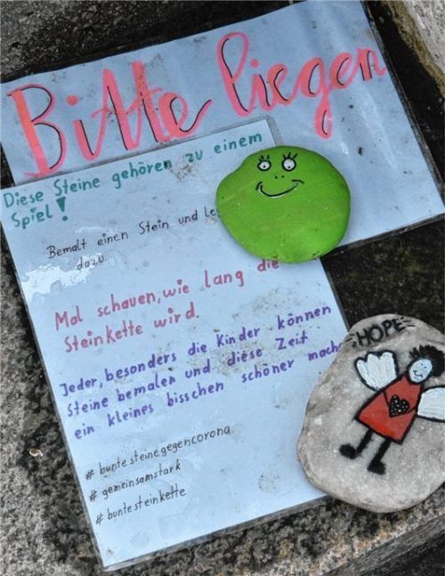 Ein ähnliches Bild in Happing: Auch hier ist die bunte Mitmach-Aktion gestartet. Die Arbeitsanweisung steht auf einem Zettel. Fotos Schlecker