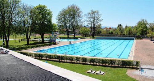 Ein leeres Freibad in Corona-Zeiten: Normalerweise öffnet das Kolbermoorer Bad Anfang Mai. Foto Riediger