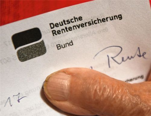 Gute Nachrichten von der Rentenversicherung gibt es für alle, die Versorgungsbezüge erhalten. Es gibt ein sattes Rentenplus von 3,35 Prozent. Foto dpa