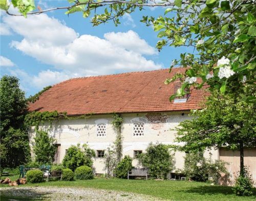 Idyll mitten in Lohkirchen: Am Mittwoch will der Gemeinderat über die Ausschreibungen abstimmen. Die Submission soll Anfang September stattfinden, die Vergaben für die ersten Arbeiten Mitte September erfolgen.Foto Enzinger