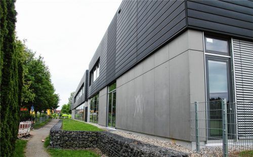 Im Erweiterungsbau der Pauline-Thoma-Schule soll eine Übergangslösung als Erweiterung der Mangfallwichtel für Kinder entstehen. Foto Riediger