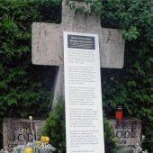 Platte verdeckt Jodl-Gedenkstein