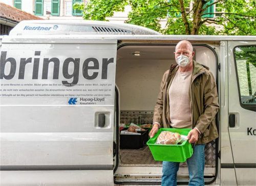 Jeden dritten Freitag im Monat verwandelt Hans Schultz das Lieferauto der Kolbermoorer Tafel in das Müllmobil des Bürgerhauses. Foto  Thomae