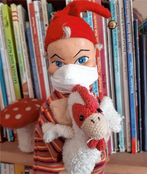 Kasperl erklärt den Kindern Corona – und warum eine Maske nicht furchteinflößend ist. Fotos KindergartenBärenstube