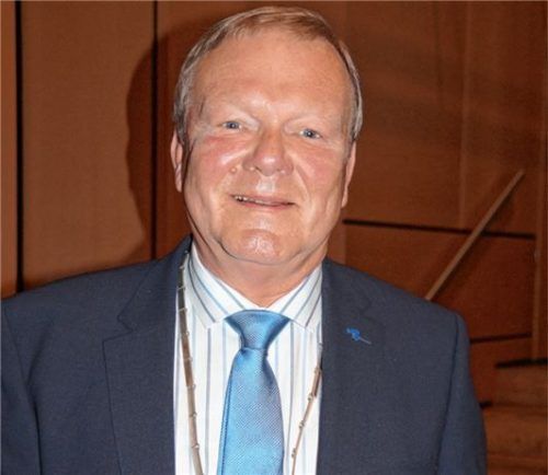 Kurz nach der Wahl: Der neue Zweite Bürgermeister Anton Kindermann (CSU) mit Amtskette.Fotos  Grundner