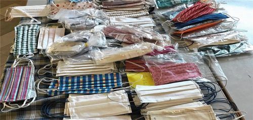 Masken, Masken, Masken – Mit Frauenpower und eisernem Willen wurden Hunderte Masken für die Halfinger Ortsbevölkerung selbst genäht.Foto privat