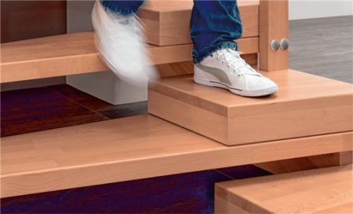 Mit den Zwischenpodesten lässt sich die Tritthöhe halbieren. Das sorgt für mehr Stabilität bei der Gewichtsverlagerung und spart Kraft. Foto Treppenmeister