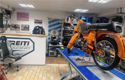 Motorräder herrichten statt Motorradrennen fahren: Das ist derzeit die Hauptaufgabe von Markus Reiterberger.Fotos Reiti Racing