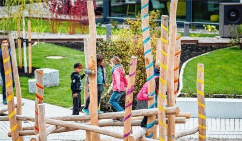 Robinienkernholz eignet sich sehr gut für Geräte auf Kinderspielplätzen. Foto BDF/Sebastian Bahr