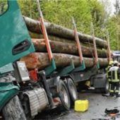 Frontal gegen Lkw
