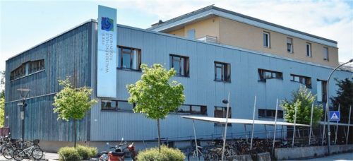Soll deutlich erweitert werden: die Waldorfschule an der Mangfallstraße. Foto Schlecker