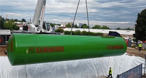 Spektakulär war die Anlieferung des Ethanoltanks, der 18 Tonnen Leergewicht hat und 100000 Liter fassen kann.Foto  RKW