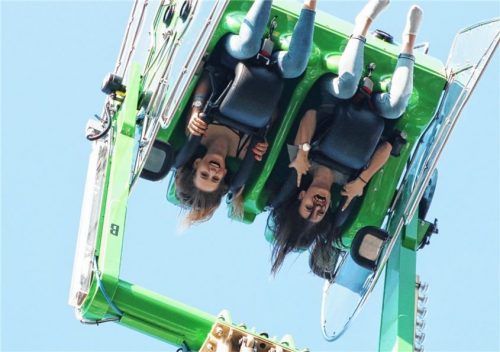 Überschlagkarussells wie dieses werden heuer wohl auf keinem Volksfest in Betrieb sein, eine „Light“-Version ist aber auch in Waldkraiburg noch nicht vom Tisch. Foto  Archiv/Stuffer