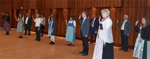 Vereidigt: Die neuen Stadträte in Rosenheim können nun ihre politische Arbeit in den verschiedenen Gremien aufnehmen.Foto Schlecker