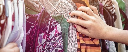 Viel zu schade zum Wegwerfen:  Bei Kleidertauschpartys finden alte Klamotten eine neue Bestimmung.Foto Adobe Stock/Armin Staudt