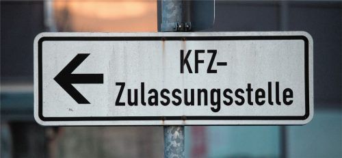 Viele Kfz-Zulassungsstellen haben im Zuge der Corona-Krise geschlossen. Die Zulassung von Fahrzeugen ist vom bayerischen Verkehrsministerium jedoch vereinfacht worden. Foto dpa