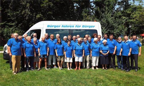 Vor Corona waren 27 Fahrer ehrenamtlich mit dem Bürgerbus unterwegs. Weil viele von ihnen zur Risikogruppe gehören, müssen sie ihren Dienst aussetzen. Elf Ehrenamtliche setzen sich ab Juni hinters Steuer der Linie 9480.Foto RoVg