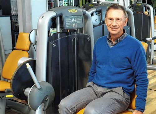 „Wir sind sehr, sehr wichtig“, betont Hans Enzinger in seinem Fitnessstudio. „Wir werden aber nicht entsprechend anerkannt. Die Politik macht da ganz große Fehler.“Foto Weidhofer