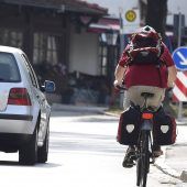 Abstands-Probleme auf schmalen Straßen