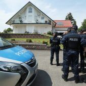 Der Neonazi spielt den Biedermann