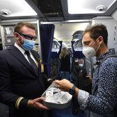 München, 18 Grad, Regen. Die Maske sitzt.