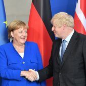 Merkels Achterbahnfahrt durch Europa