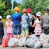 Mädchen und Buben packen an: „Wir sind nicht eure Müllabfuhr“
