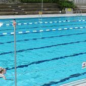 Es war von oben und unten nass am ersten Tag im Waldkraiburger Waldbad