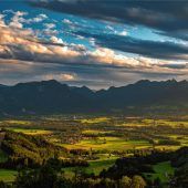 Letzte Sonnenstrahlen kündigen Feierabend an