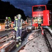 Bosnischer Bus gerät auf der Autobahn in Brand