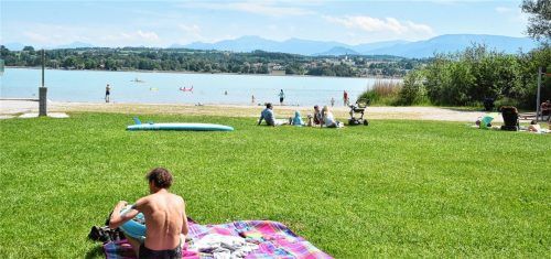 Abstand halten auf der Liegefläche – das war am Badeplatz Baierbach bisher kein Problem. Diese Vorsichtsmaßnahme wegen des Coronavirus gilt unabhängig von Satzung oder Hausordnung. Foto Schlecker