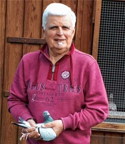 Alois Rappold hatte beim letzten Distanzflug die drei schnellsten Tauben im Schlag. Foto Stache