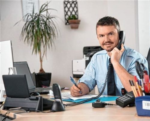 Am Telefon: Geschäftsführer Josef Gschwendner.
