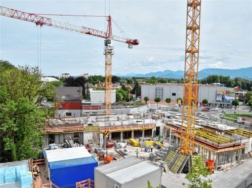 Ausgangspunkt der Diskussion:, Der Bau des Hotels „Holiday Inn Express“, das gerade an der Gießereistraße entsteht. Es soll 116 Zimmer bieten.Foto Schlecker