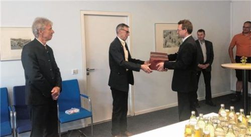 Bei der Verabschiedung: der frühere Bürgermeister Felix Schwaller, Fritz Walter Keilhauer, Bürgermeister Stephan Schlier, Kämmerer Andreas Mennel und der neue Stadtwerkeleiter Stefan Barber (von links).