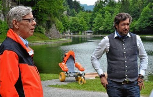 Bürgermeister Matthias Bernhardt (rechts) und Stiftungsvorsitzender Hans Kerschbaumer bei der Eröffnung.