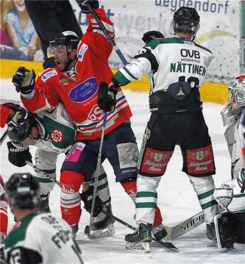 Curtis Leinweber bejubelt am 7. Januar 2018 einen seiner vielen Treffer gegen die Starbulls. Foto  Rappel