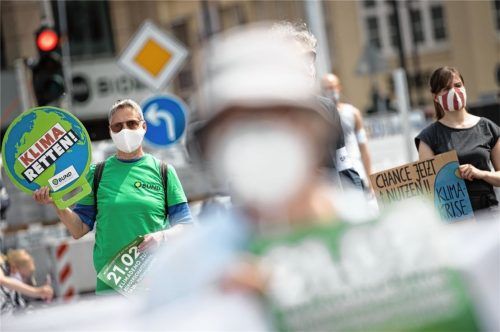 Das Klima retten: Zahlreiche Klimaaktivisten wollen in der Rosenheimer Innenstadt demonstrieren. Die Stadt hat aber als geeignete Örtlichkeit für Kundgebungen den Mangfallpark Süd bestimmt. Foto dpa