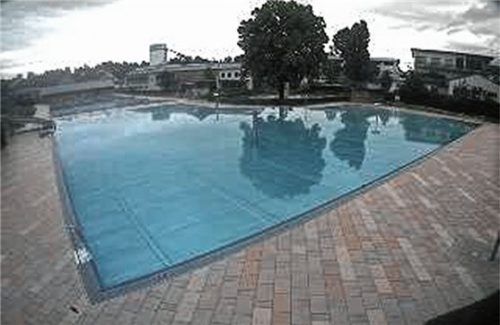 Das Wasser ist schon drin: Eine aktuelle Aufnahme der Webcam im Rosenheimer Freibad. Foto Stadtwerke