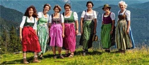 Die Blumenführerinnen bei den Aschauer Bäuerinnen und Landfrauen der Gruppe „Bauernland und Bauersleut“ bieten wieder Wanderung auf der Kampenwand. Foto re