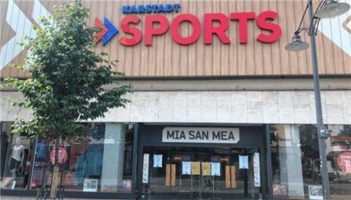 Die Filiale von Karstadt Sports in der Münchener Straße: Noch gibt es keine offizielle Bestätigung, doch laut Medienberichten steht das Geschäft auf der Streichliste der angeschlagenen Warenhauskette.Foto Heise